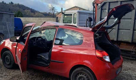 Ferrailleur pour débarrassage de véhicule accidenté au Péage-de-Roussillon